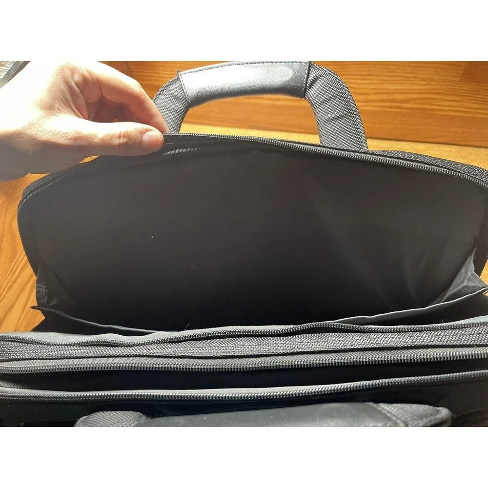 TARGUS BLACK LAPTOP BAG